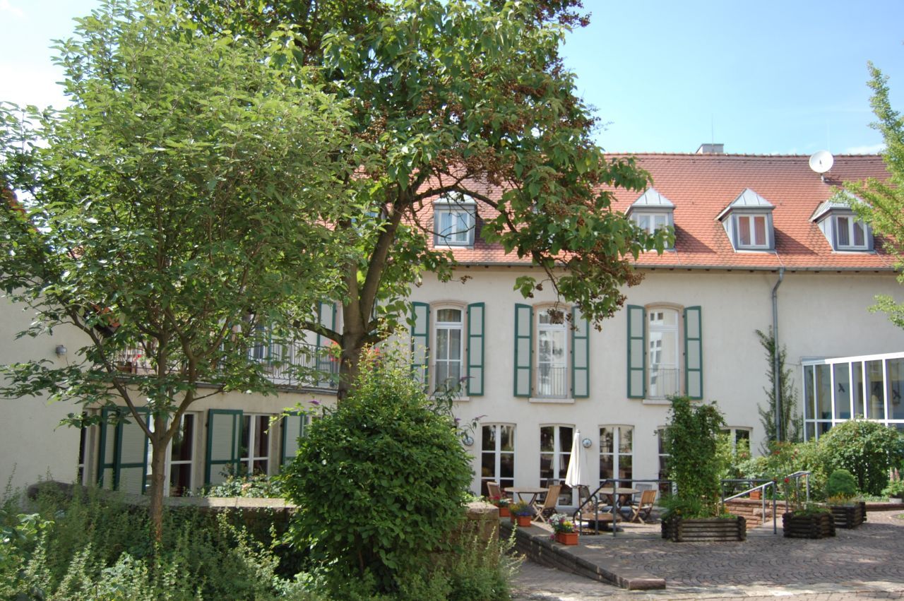 bring-together stellt das Wohnprojekt Keysermühle mit Hotel in Rheinland-Pfalz vor.