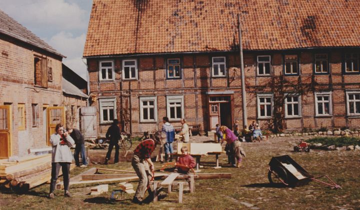 Ökodorf Sieben Linden 1995 Projektzentrum – vorgestellt bei bring-together